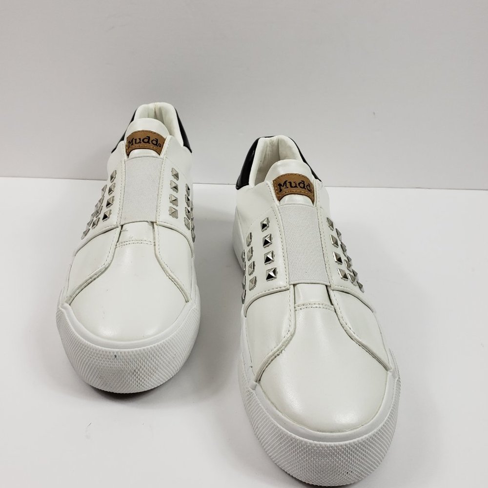 MUDD WOMEN BEYLEY WHITE W/METAL STUDS  SIZE 8 - Picture 2 of 10